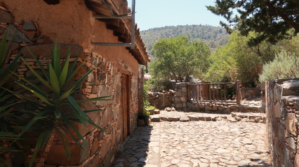 Kopiaste at Fikardou!