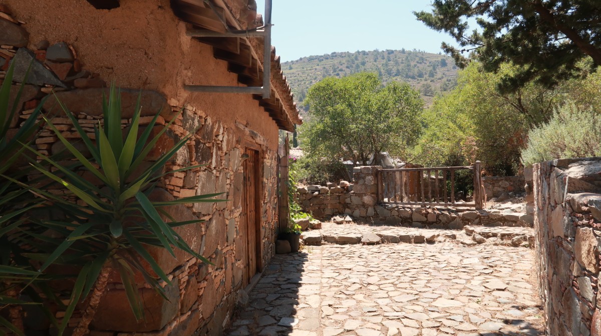 Kopiaste at Fikardou!